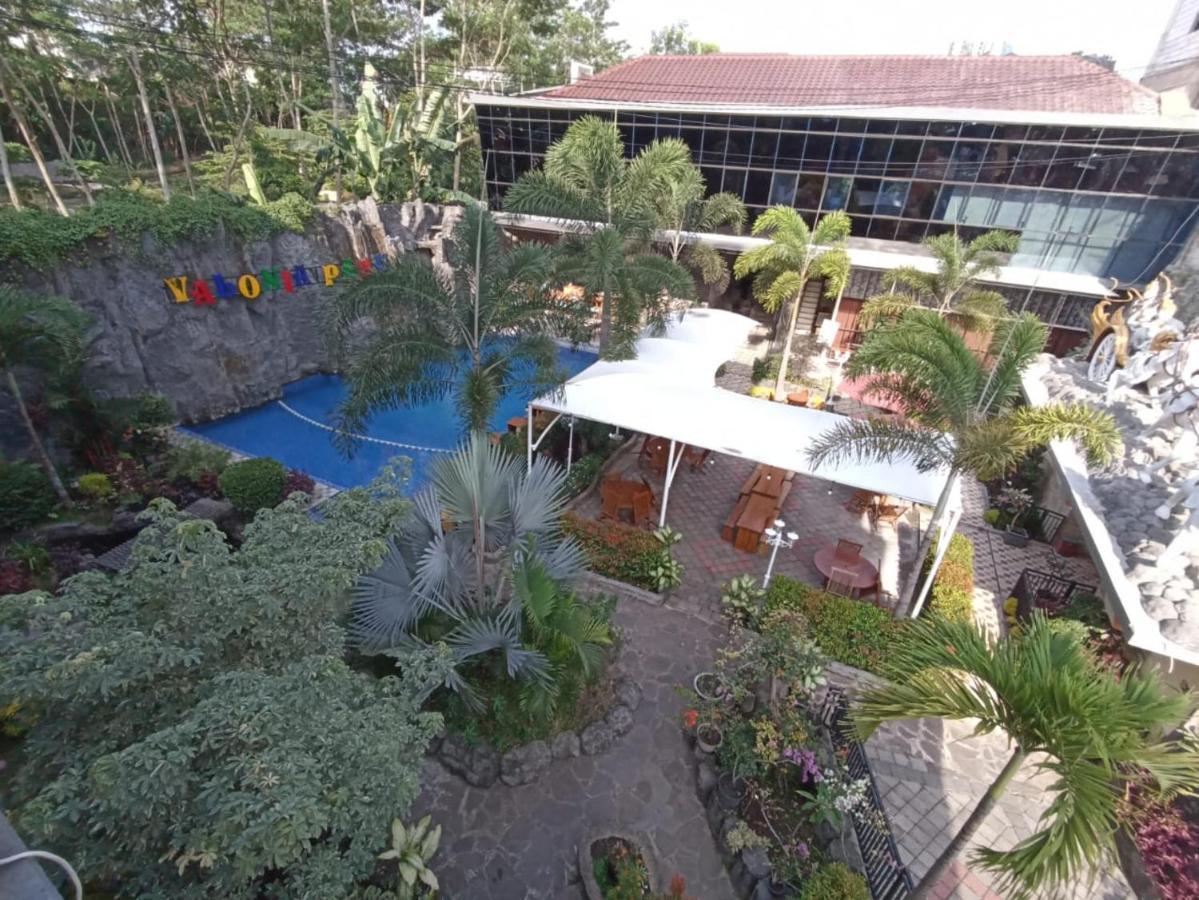 Grand Valonia Hotel Jember Exterior photo