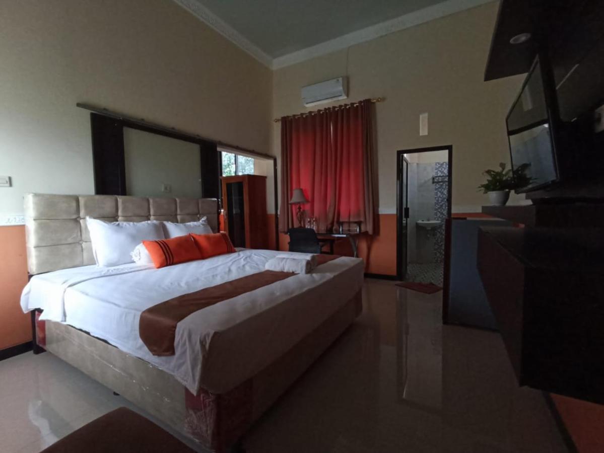 Grand Valonia Hotel Jember Exterior photo