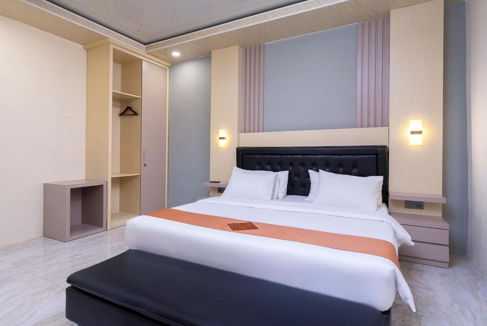 Grand Valonia Hotel Jember Exterior photo