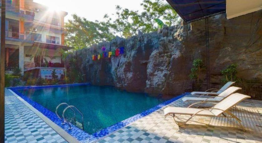 Grand Valonia Hotel Jember Exterior photo